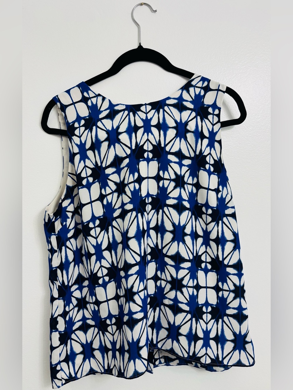 Banana Republic Blue and White Geometric Tank